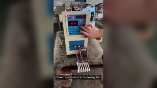 Machine de durcissement par induction industrielle pour rails de guidage
