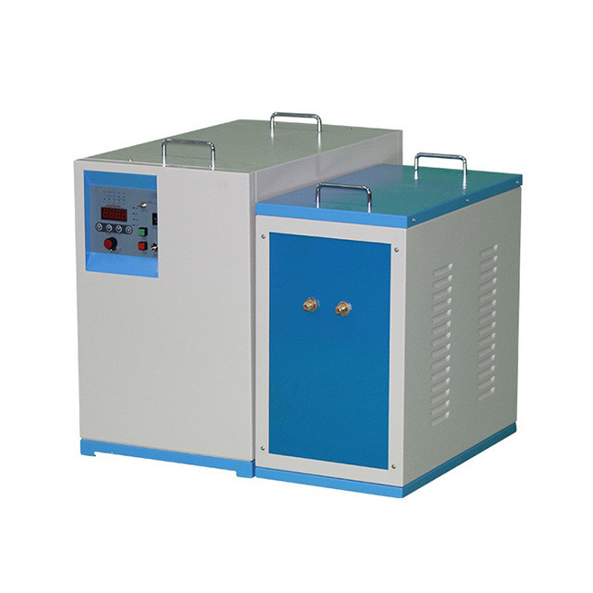 Machine automatique d'étanchéité thermique continue à induction électromagnétique pour les bouteilles en plastique