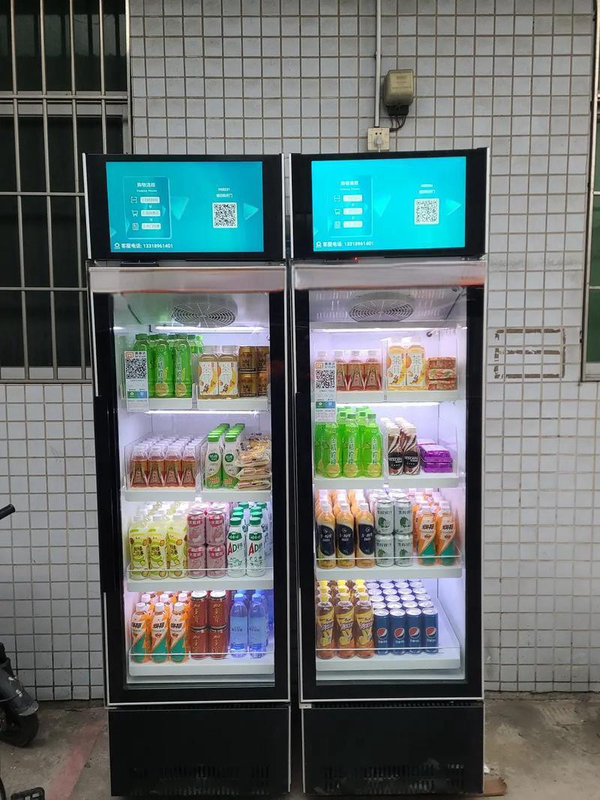Un distributeur automatique pour les gymnases rempli de boissons sportives pour stimuler votre entraînement