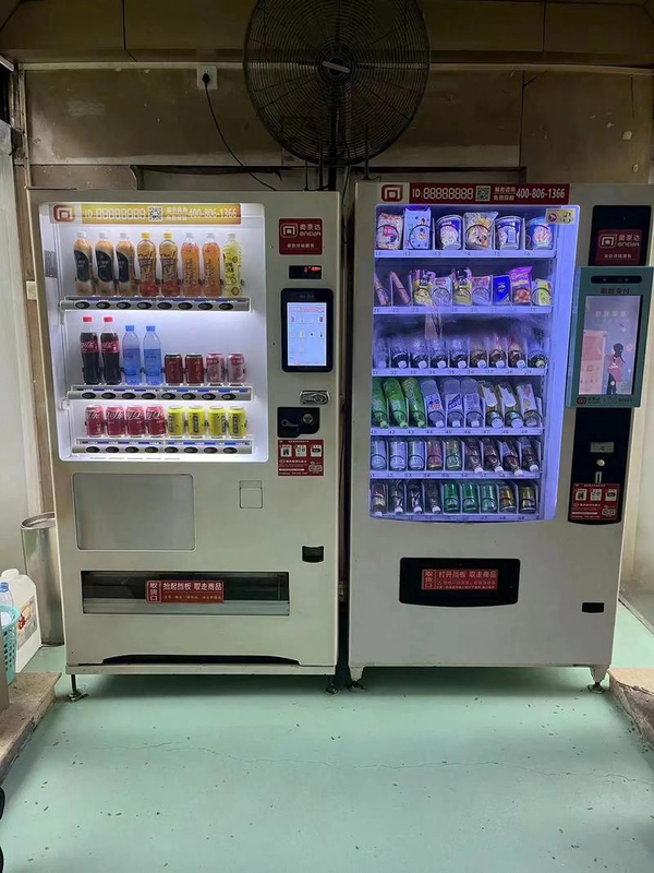 Un distributeur automatique pour les gymnases rempli de boissons sportives pour stimuler votre entraînement