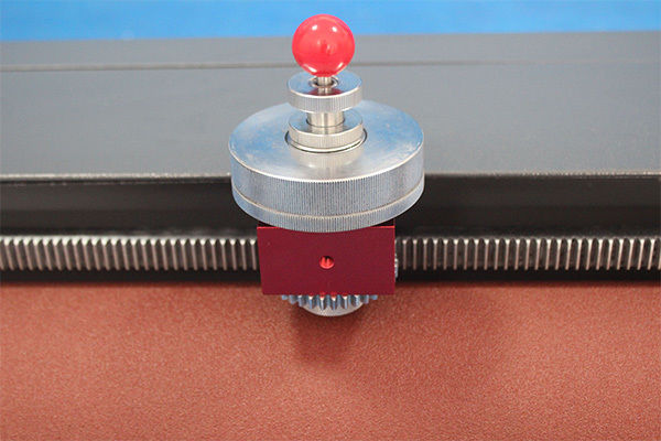 Appareil d'essai d'abrasion conforme à la norme ISO 4649