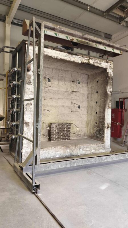 Forneau d'essai de résistance au feu vertical conforme à la norme ISO 834 à température de 1200 °C et construction modulaire
