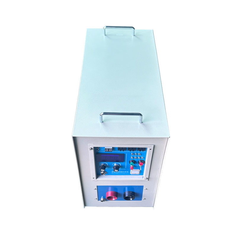Chauffe-eau par induction de qualité industrielle avec puissance personnalisée pour les opérations de traitement des métaux 24 heures sur 24 commander à partir d'une machine