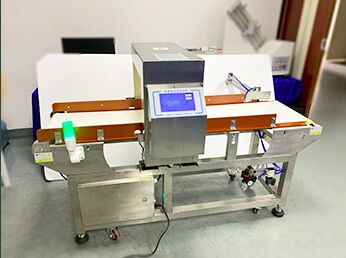 Machine de transport de détecteur de métaux pour la transformation alimentaire HACCP FDA CE pour les collations de viande et de pain
